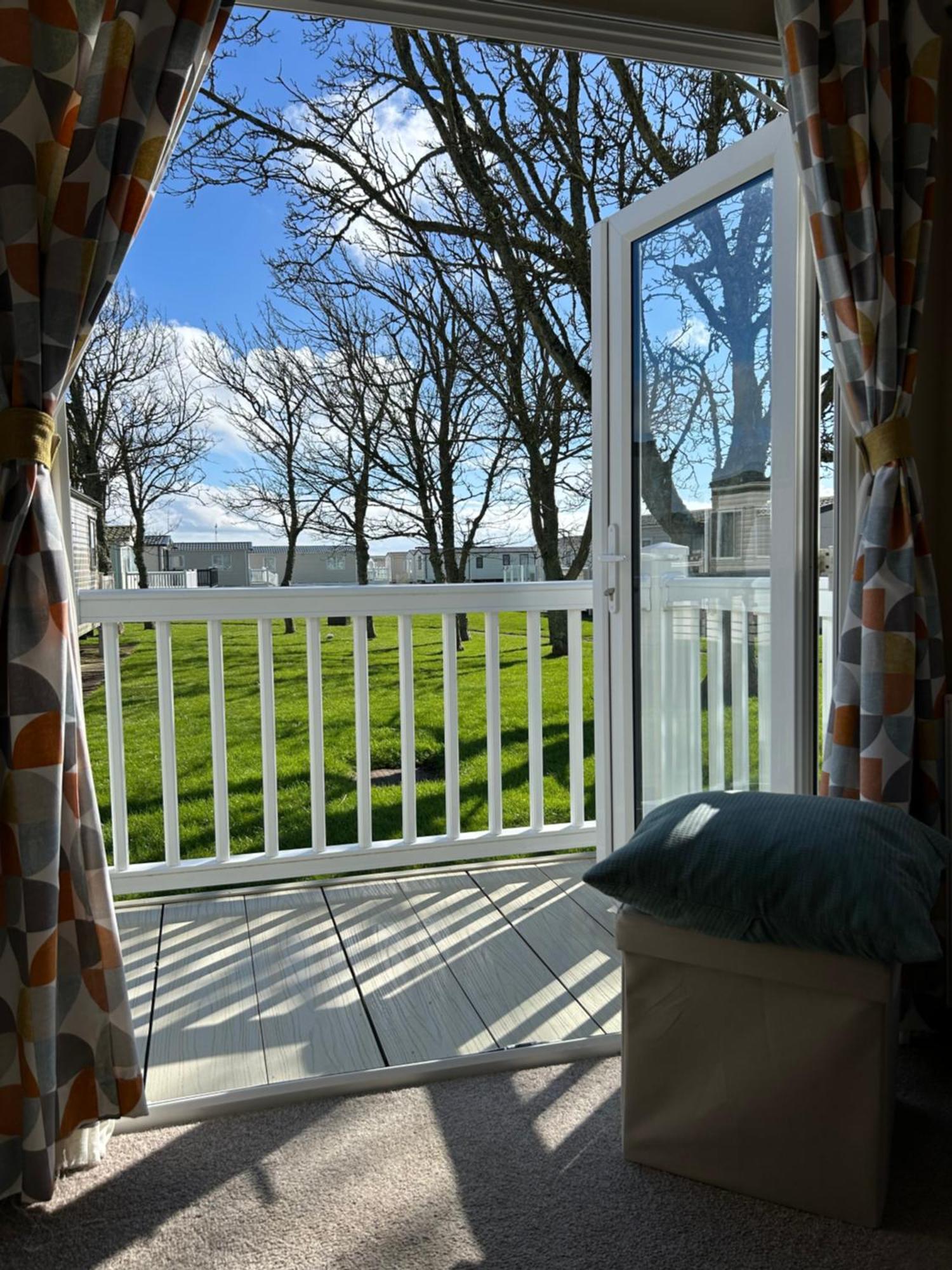Bertie-By-The-Sea At Hoburne Naish Hotel ไฮคลิฟฟ์ ภายนอก รูปภาพ